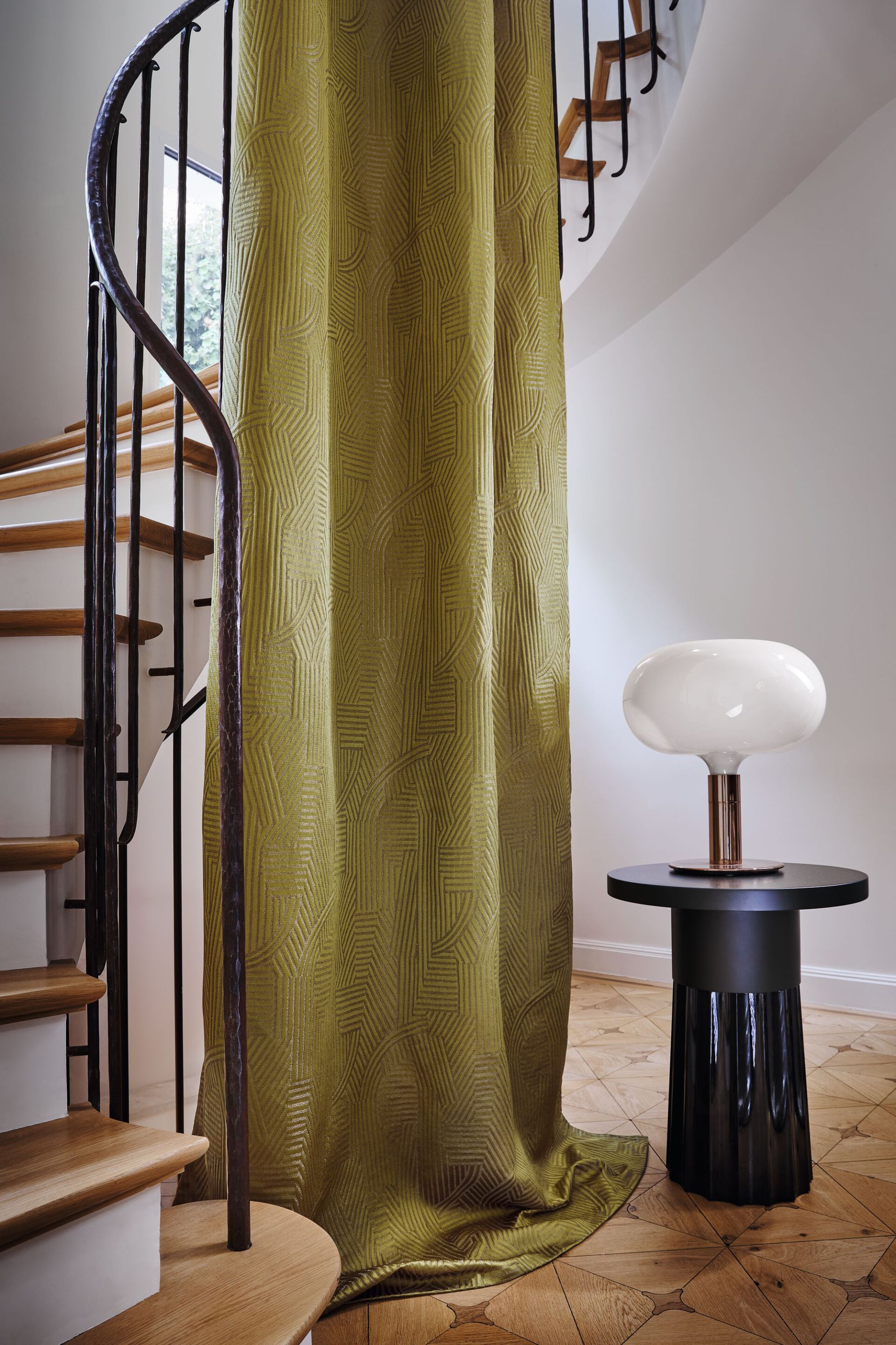 Льняная и полиамидная Жаккардовая однотонная ткань Casamance Luminescence ARCH-00114722 - Вид №1