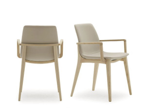 Мягкий стул с подлокотниками