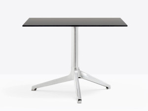 Квадратный стол для контракта