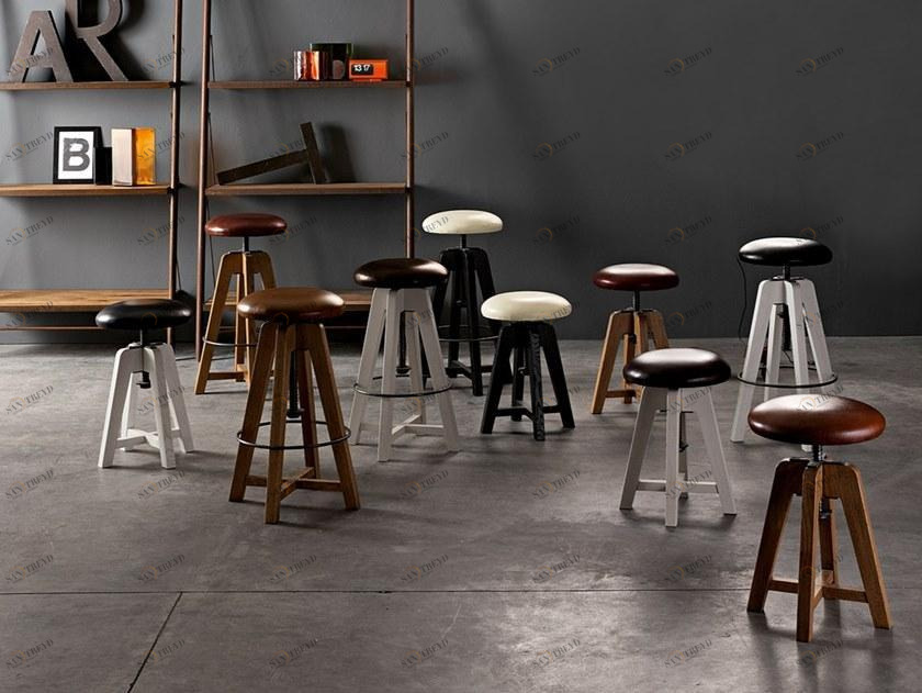 Devina Nais Высокий табурет из массива дерева со встроенной подушкой sun-id-1427054