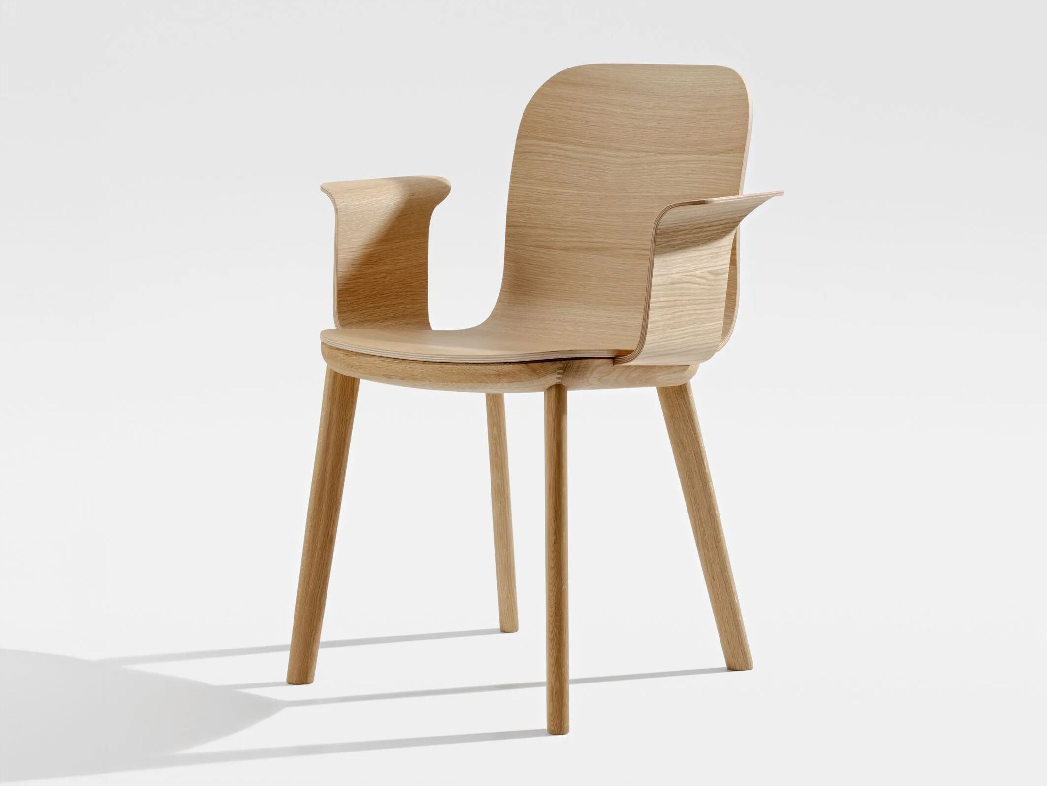 Деревянный стул с подлокотниками ZEITRAUM Aeon ARCH-00025070