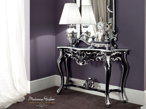 Деревянная прямоугольная консоль в классическом стиле