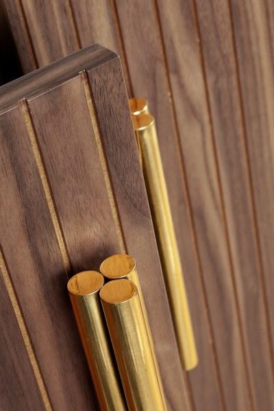 Mambo Unlimited Ideas Комод из фанерованного дерева и мрамора с распашными дверцами Malcolm sun-id-1378596 - Вид №1