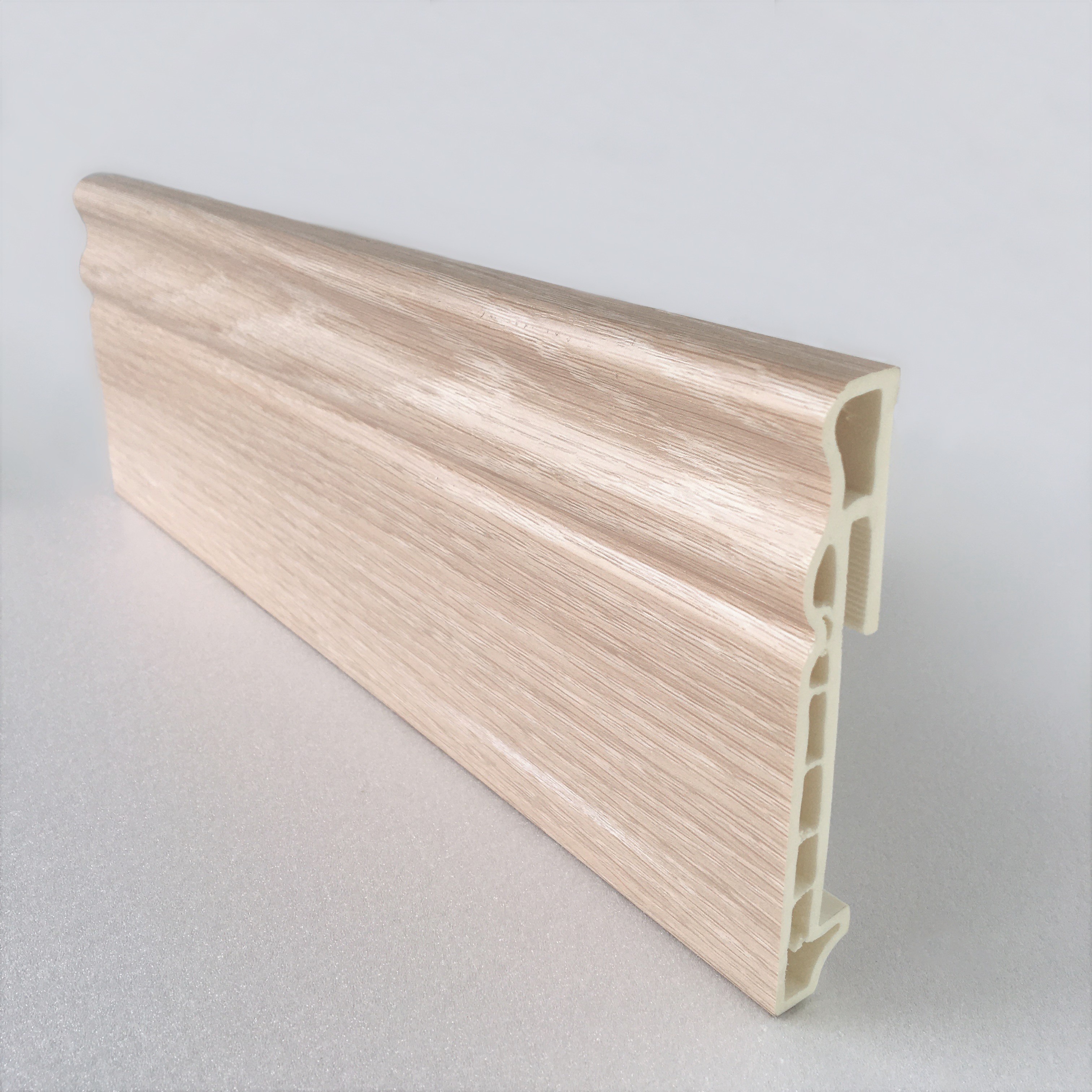 Напольный плинтус  Дуб зимний 100мм DEKOR PANEL DP033