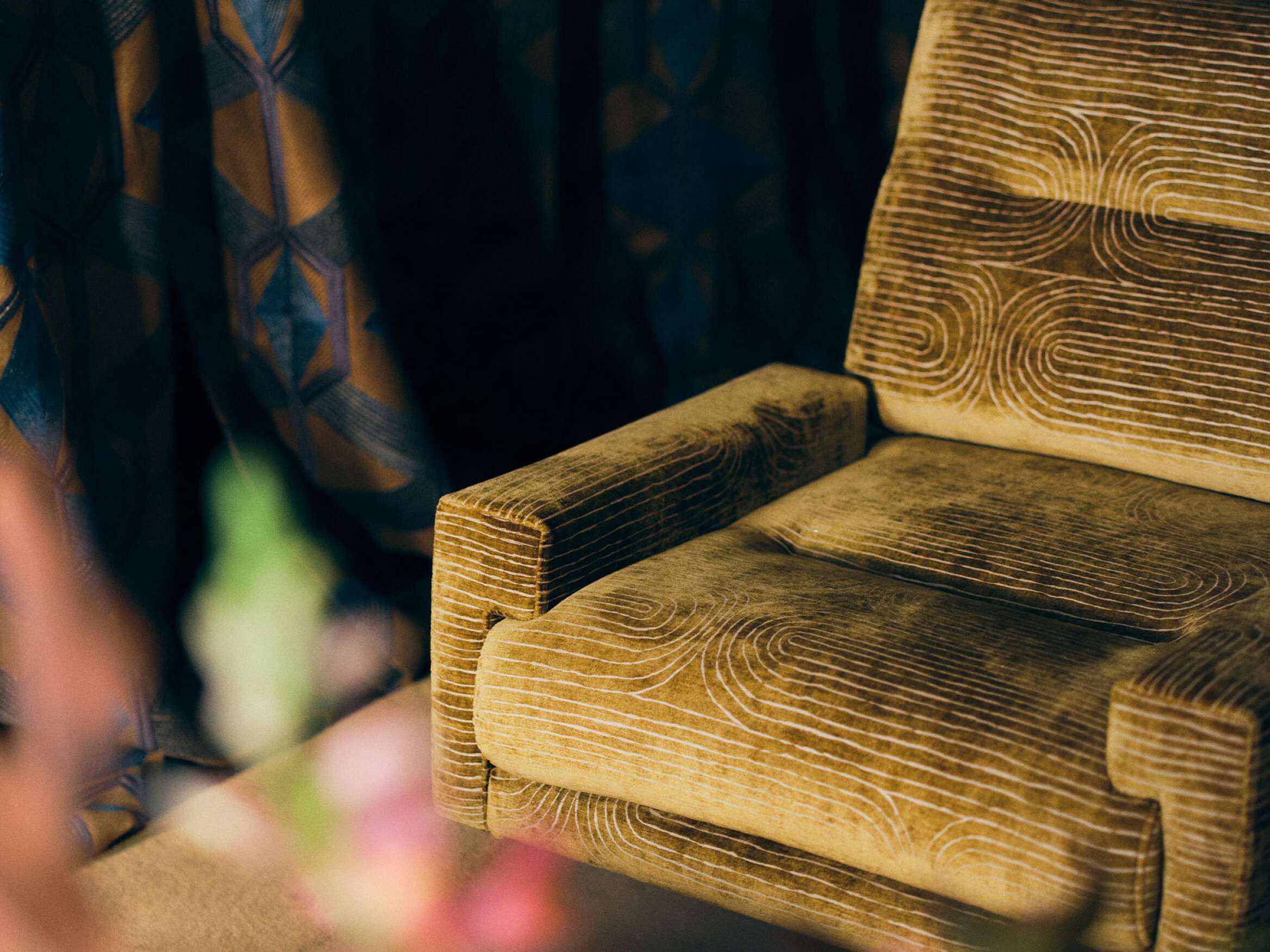 Бархатная однотонная обивочная ткань Élitis Brera ARCH-00082621 - Вид №2