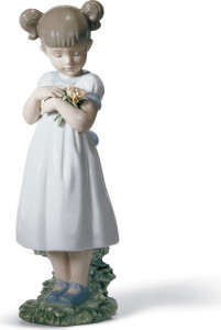 10669023 LLADRO Фигурка Lladro "Цветы для мамы" 7х21см Фарфор