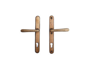 Бронзовая ручка на пластине с насадкой