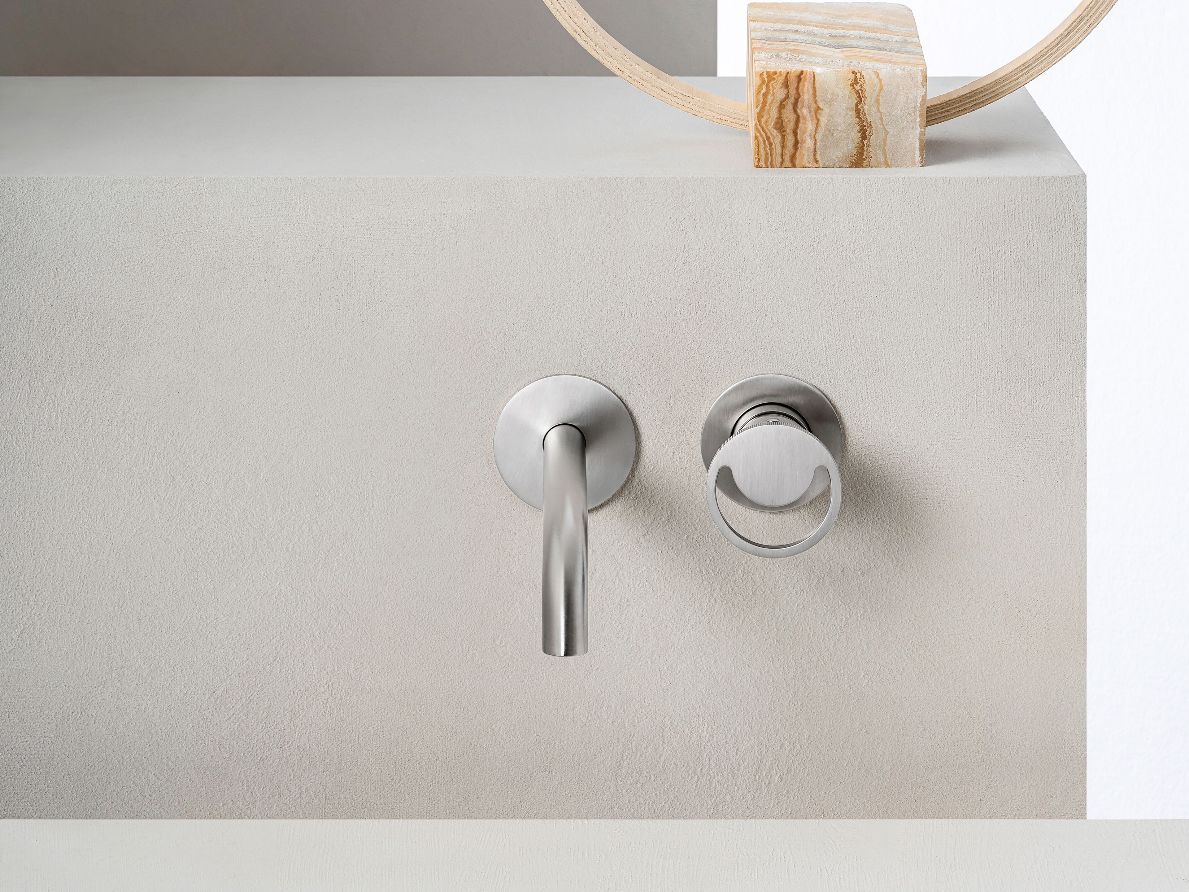 Однорычажный настенный смеситель для раковины с 2 отверстиями QD Magistro Lab Smile ARCH-00136360 - Вид №1