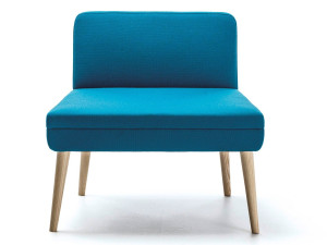 Тканевое кресло для контракта