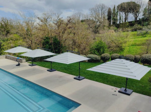 Металлический поворотный зонтик с боковым полюсом