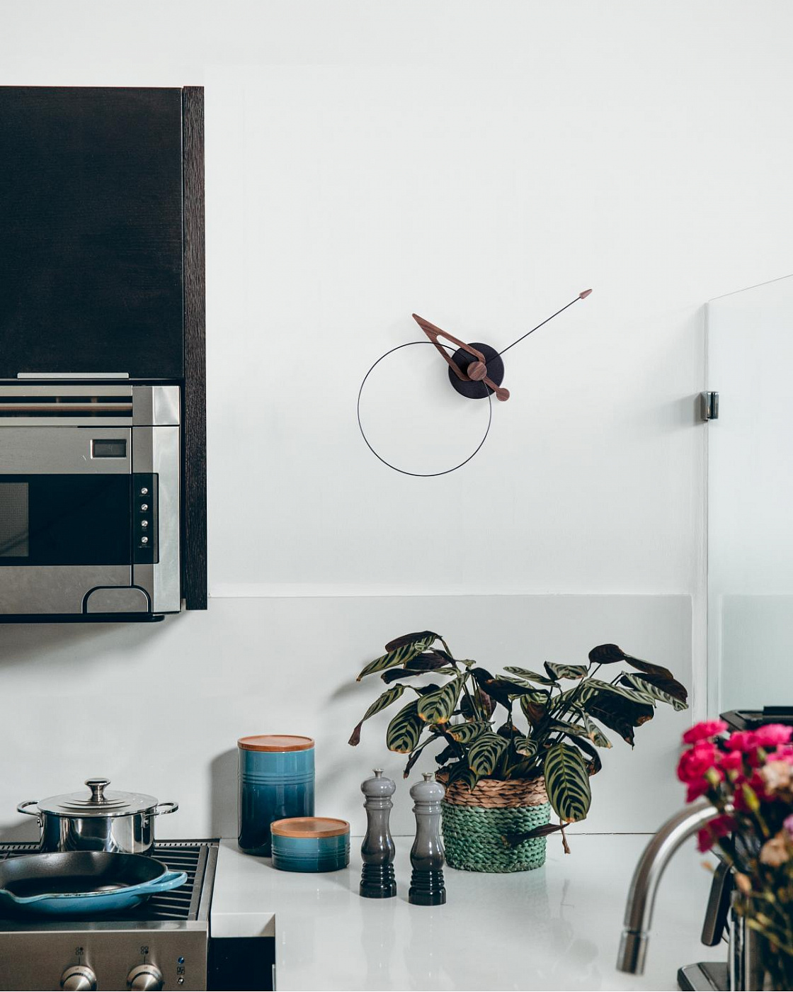 095290 Настенные часы орех-черный Nomon Pico - Вид №1