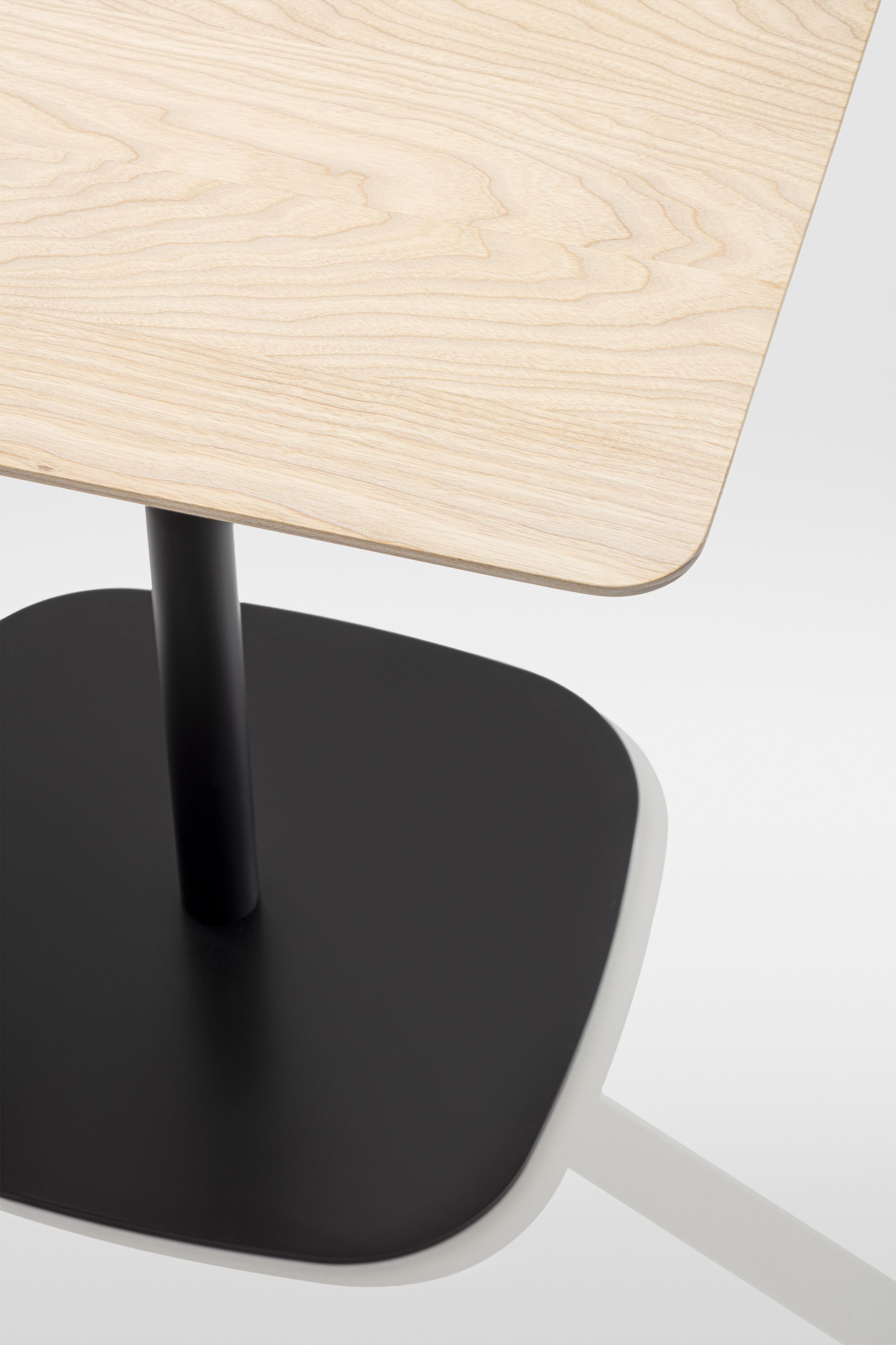 Квадратный стол из массива дерева ZEITRAUM VERMU ARCH-00107145 - Вид №1