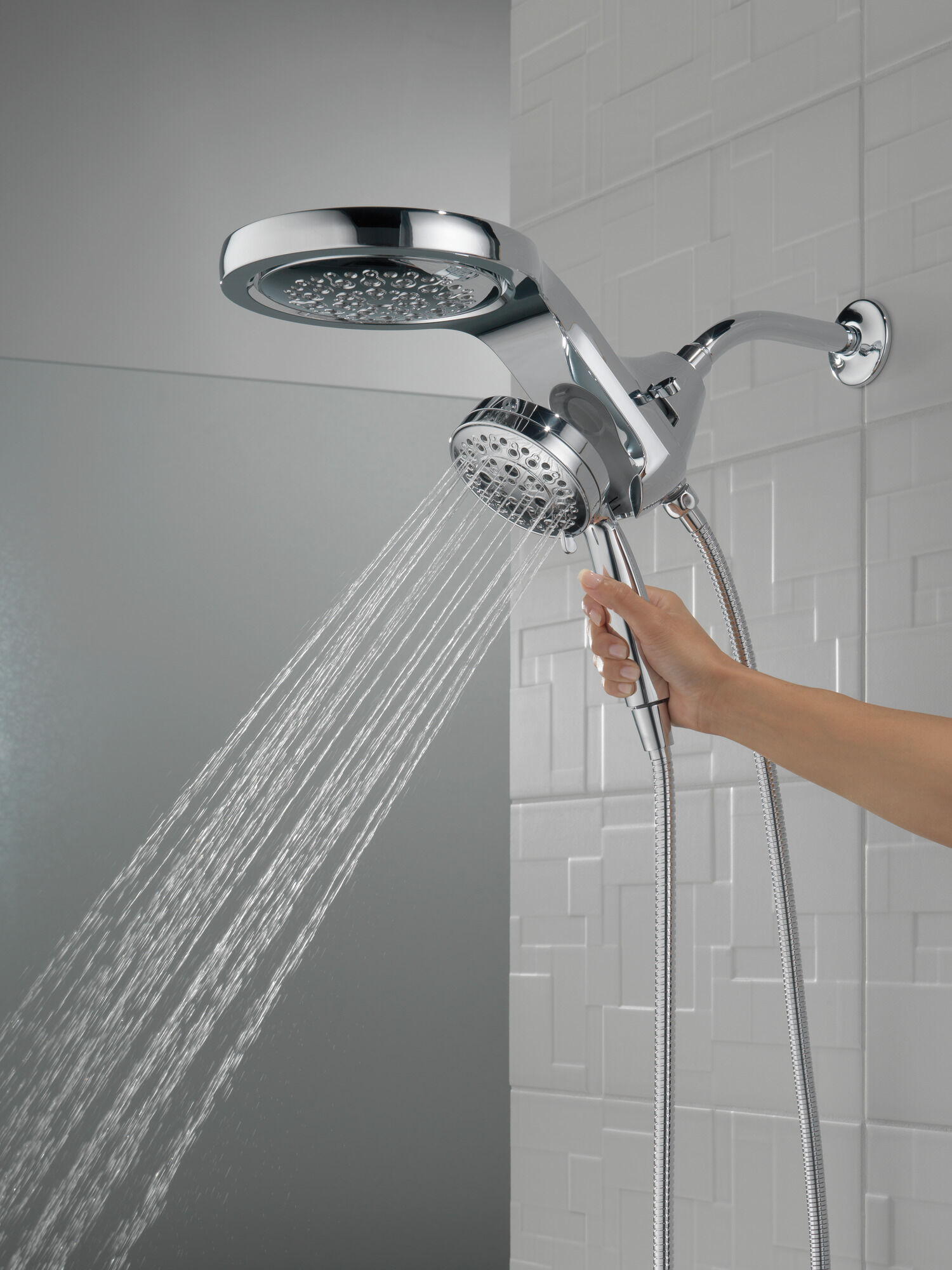 58680-PN HydroRain® H2Okinetic® 5-регулировочная душевая лейка два в одном Delta Faucet Universal Showering Полированный никель  - Вид №6