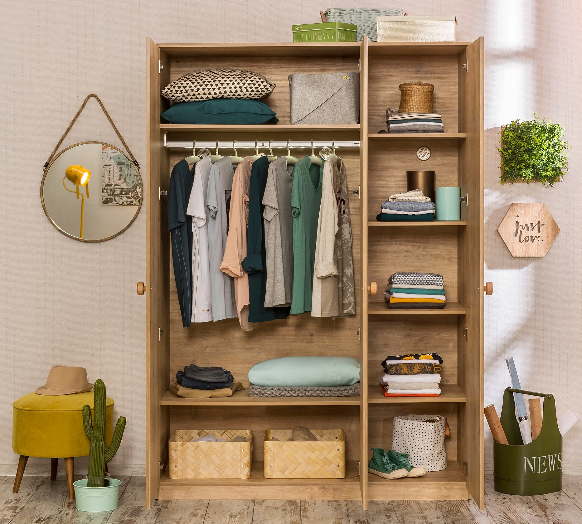 Шкаф трехстворчатый расппашной орех Mocha CILEK MOCHA 00-3832567 Бежевый Santreyd  - Вид №1