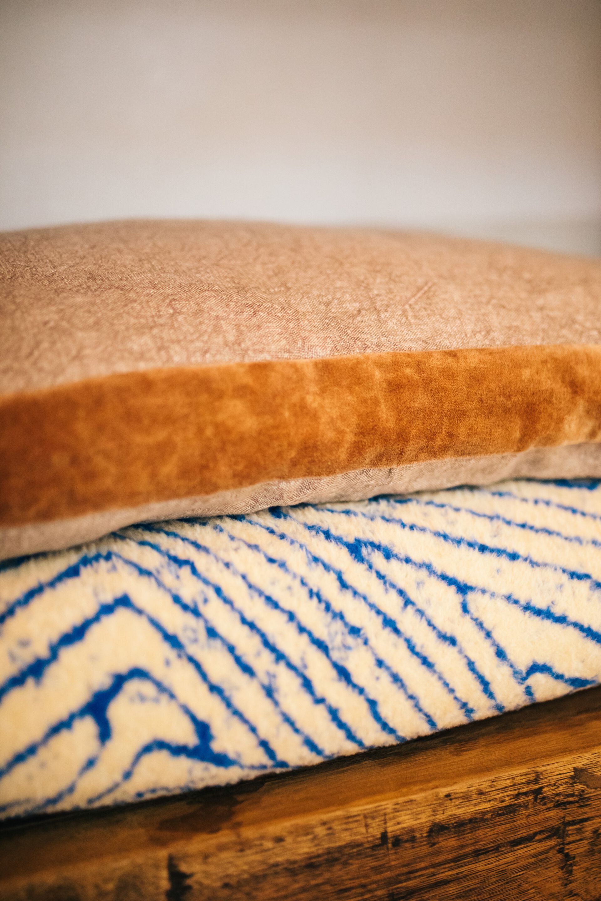 Льняная прямоугольная однотонная подушка POMAX BORDERS ARCH-00106515 - Вид №24