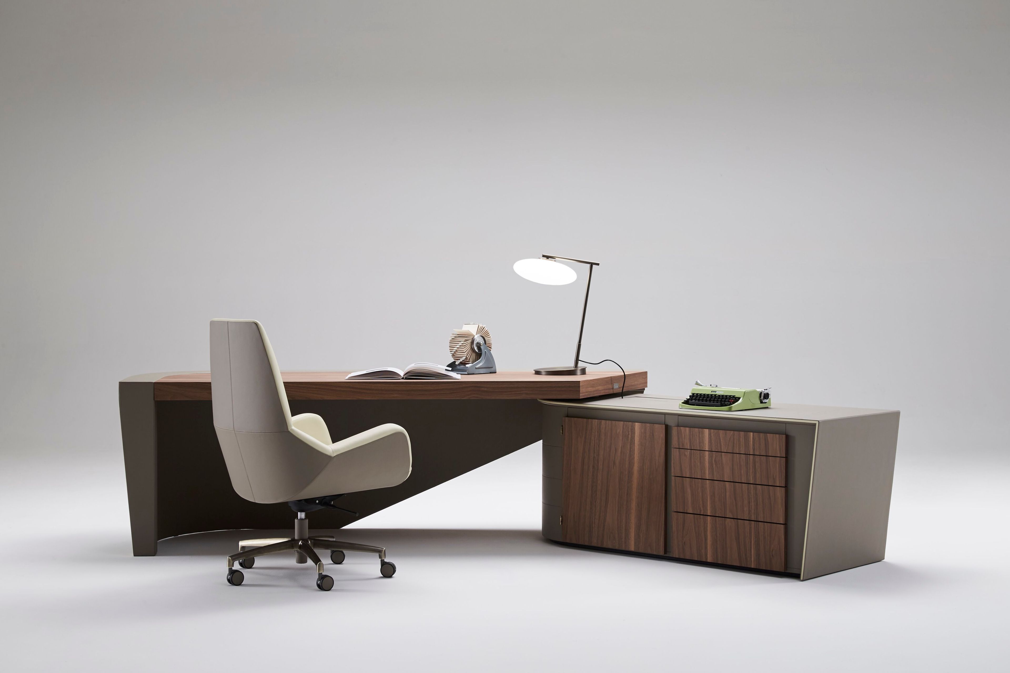 Кожаное офисное кресло с 5 спицами Casa Covre SANREMO ARCH-00144391 - Вид №8