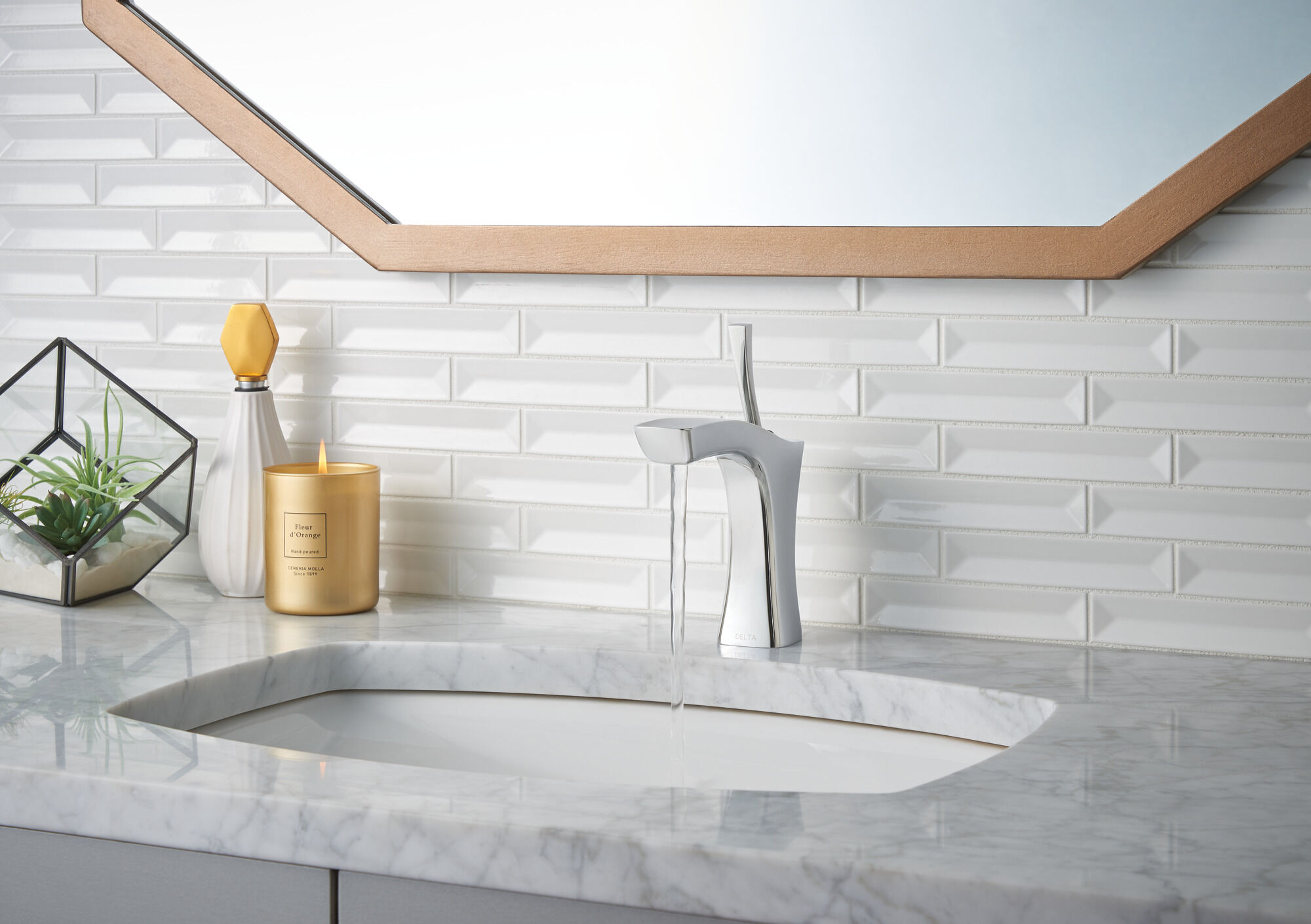 552LF-LPU Смеситель для ванной с одной ручкой - меньше всплывающих окон Delta Faucet Tesla Хром - Вид №2