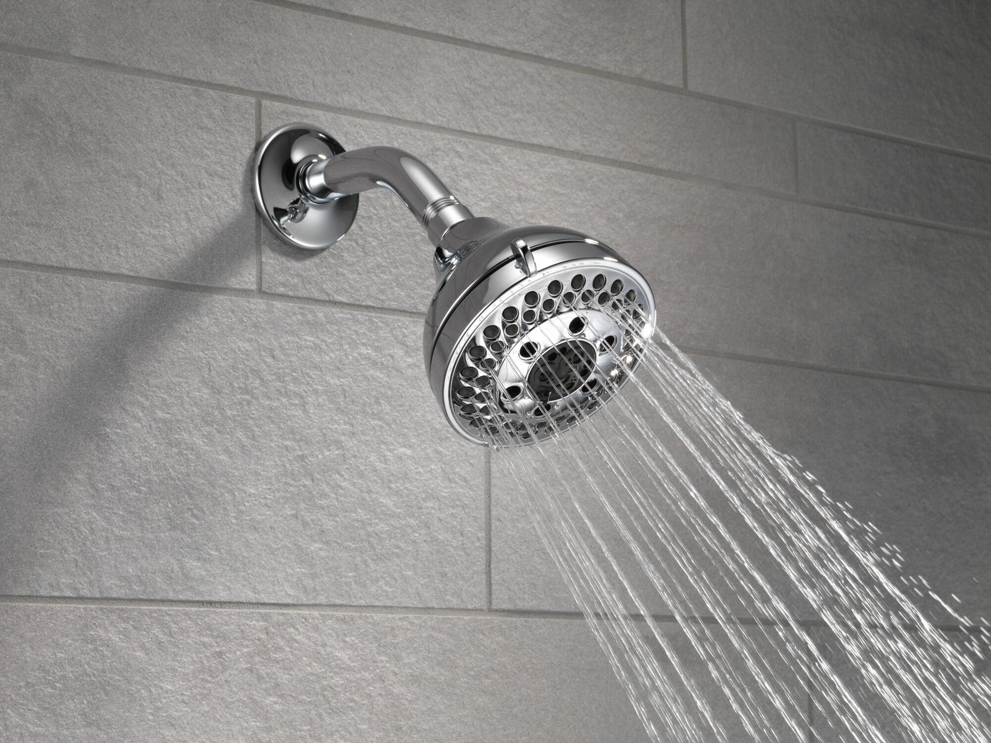 52637-CZ18-PK H2Okinetic® 5-регулировочная душевая лейка Delta Faucet Universal Showering Шампанское бронза  - Вид №5