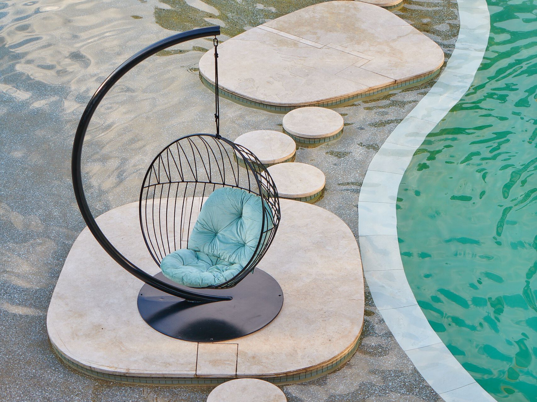 Подвесные сиденья с порошковым покрытием стальной поддержки Studio Stirling HALF CIRCLE ON ROUND BASE ARCH-00013642 - Вид №1