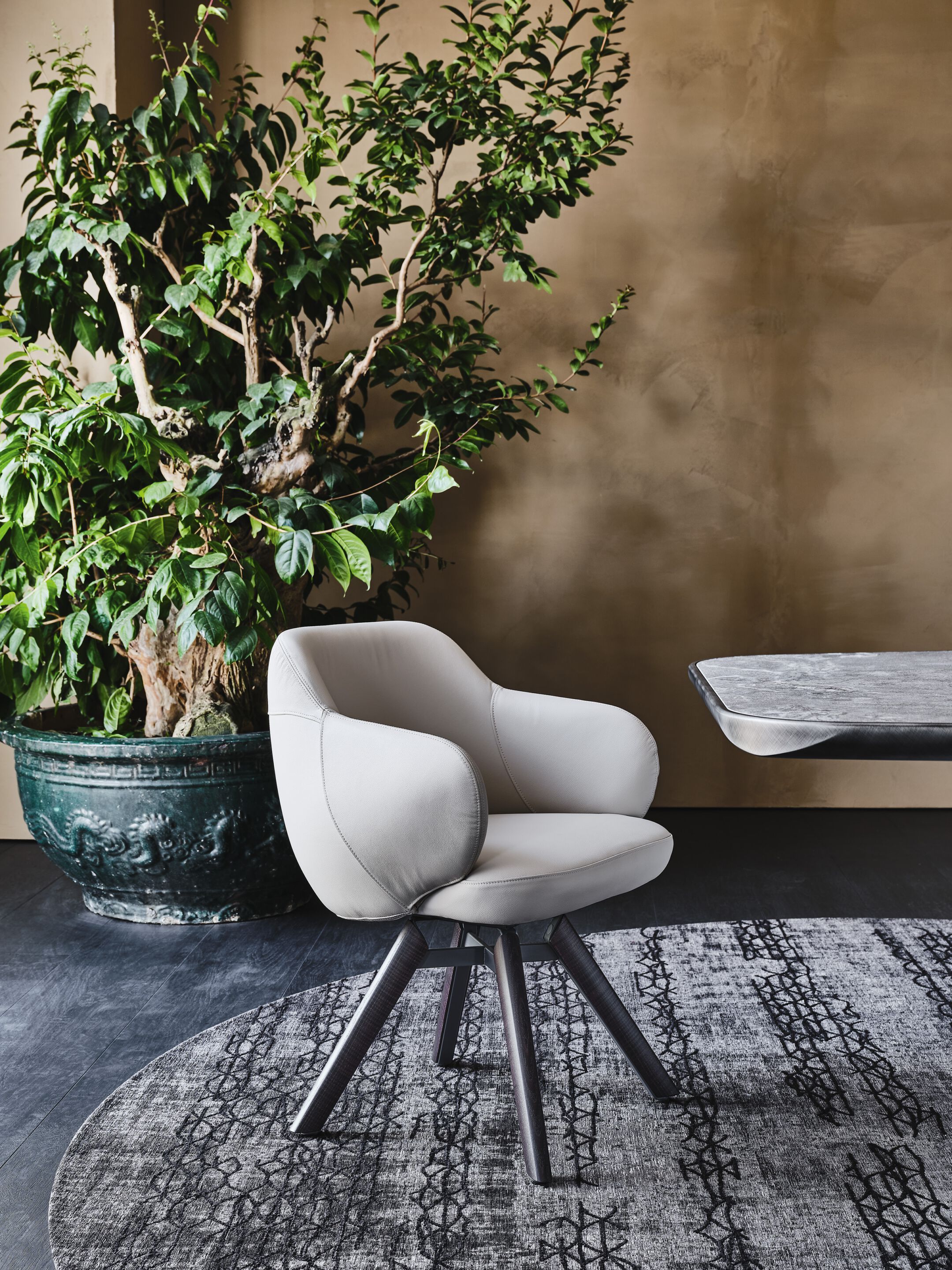 Мягкий стул с подлокотниками Cattelan italia BOMBÈ ARCH-00056515