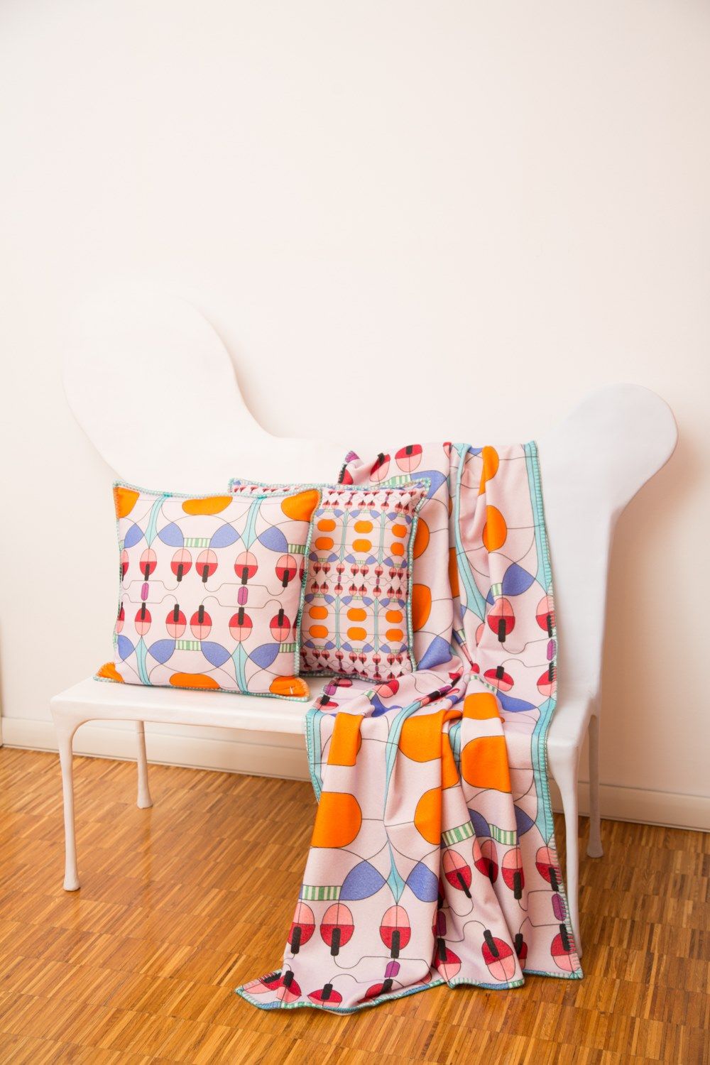 Подушка из шерсти мериноса с геометрическим рисунком Lanerossi Колокольчик ARCH-00011362 - Вид №3