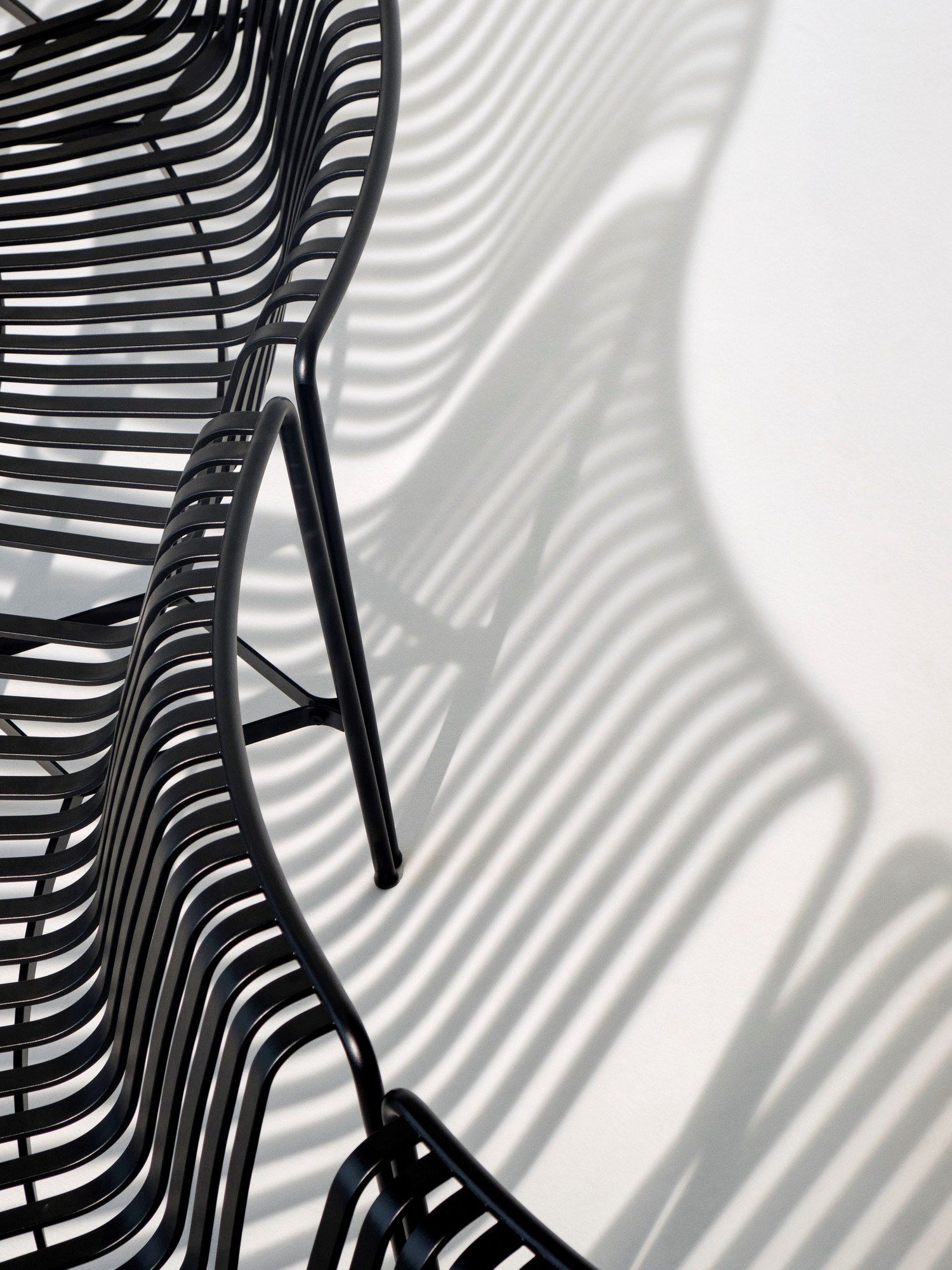 Стальная садовая скамейка с порошковым покрытием со спинкой Hay Палисад ARCH-00074175 - Вид №54