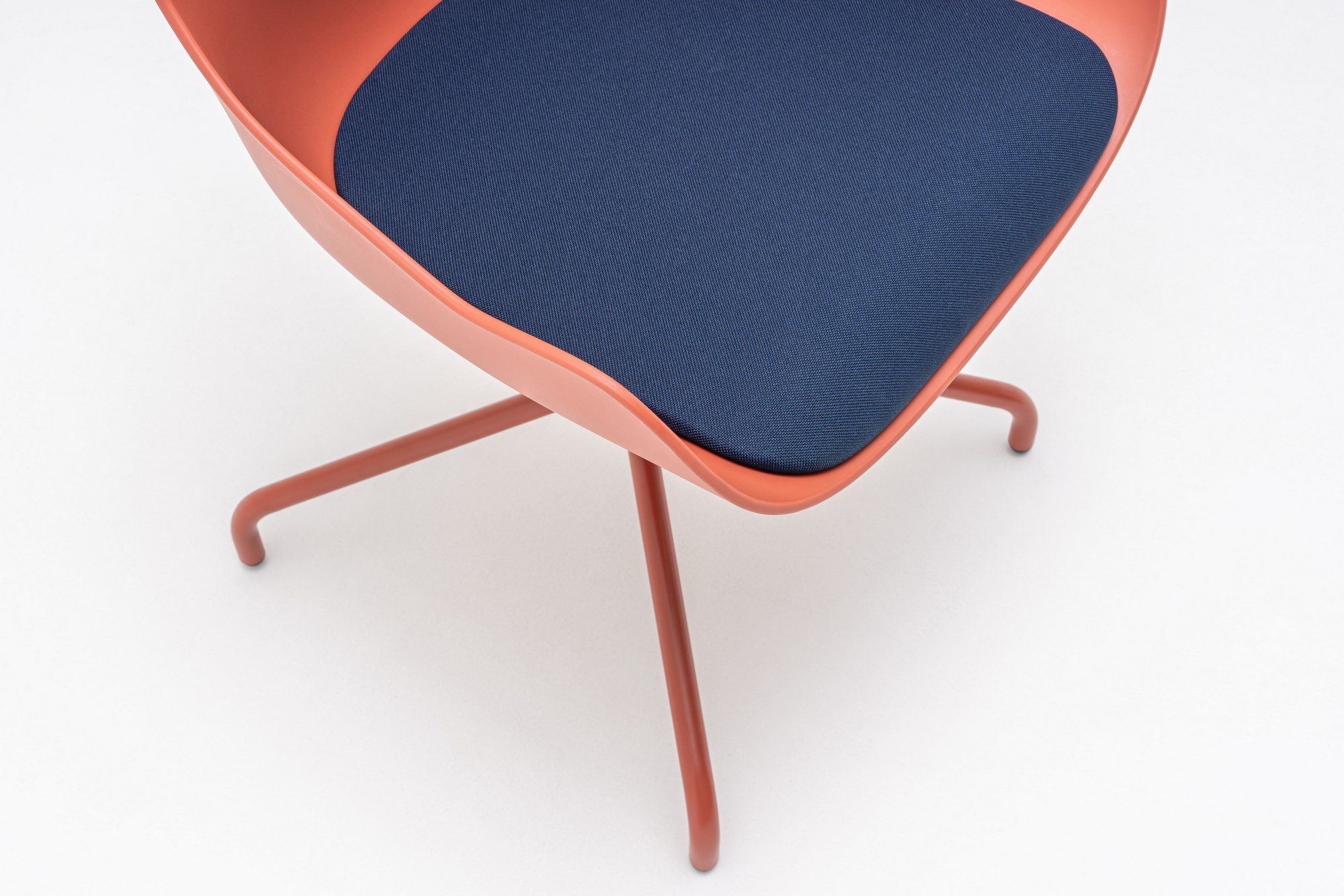 Вращающееся кресло из полипропилена со встроенной подушкой MDD Baltic ARCH-00118371 - Вид №12