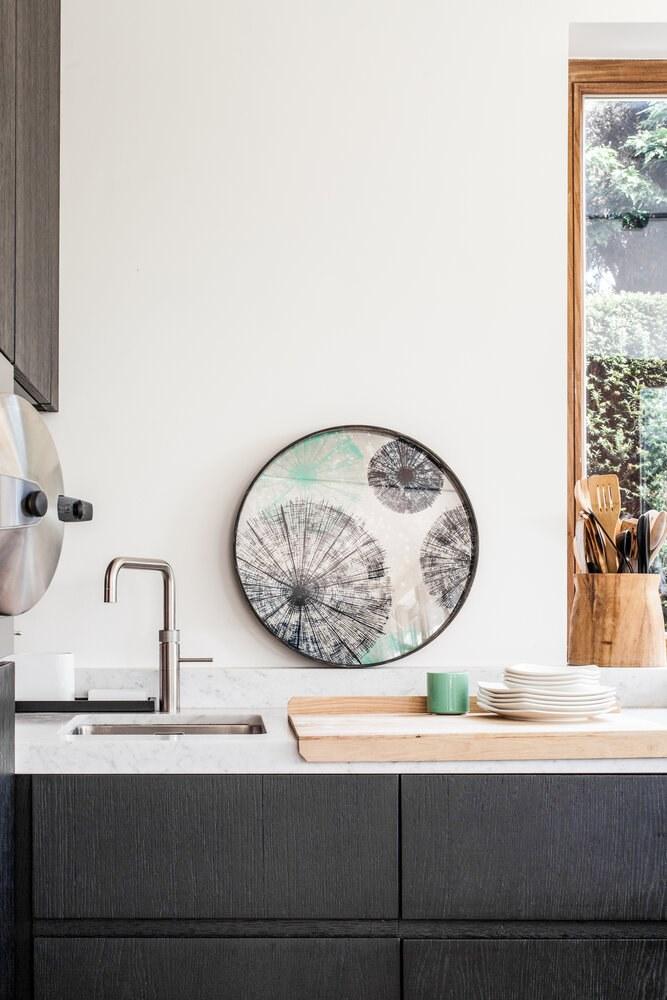 Ethnicraft Круглый поднос из дерева и стекла Ocean blue 20340 - Вид №2