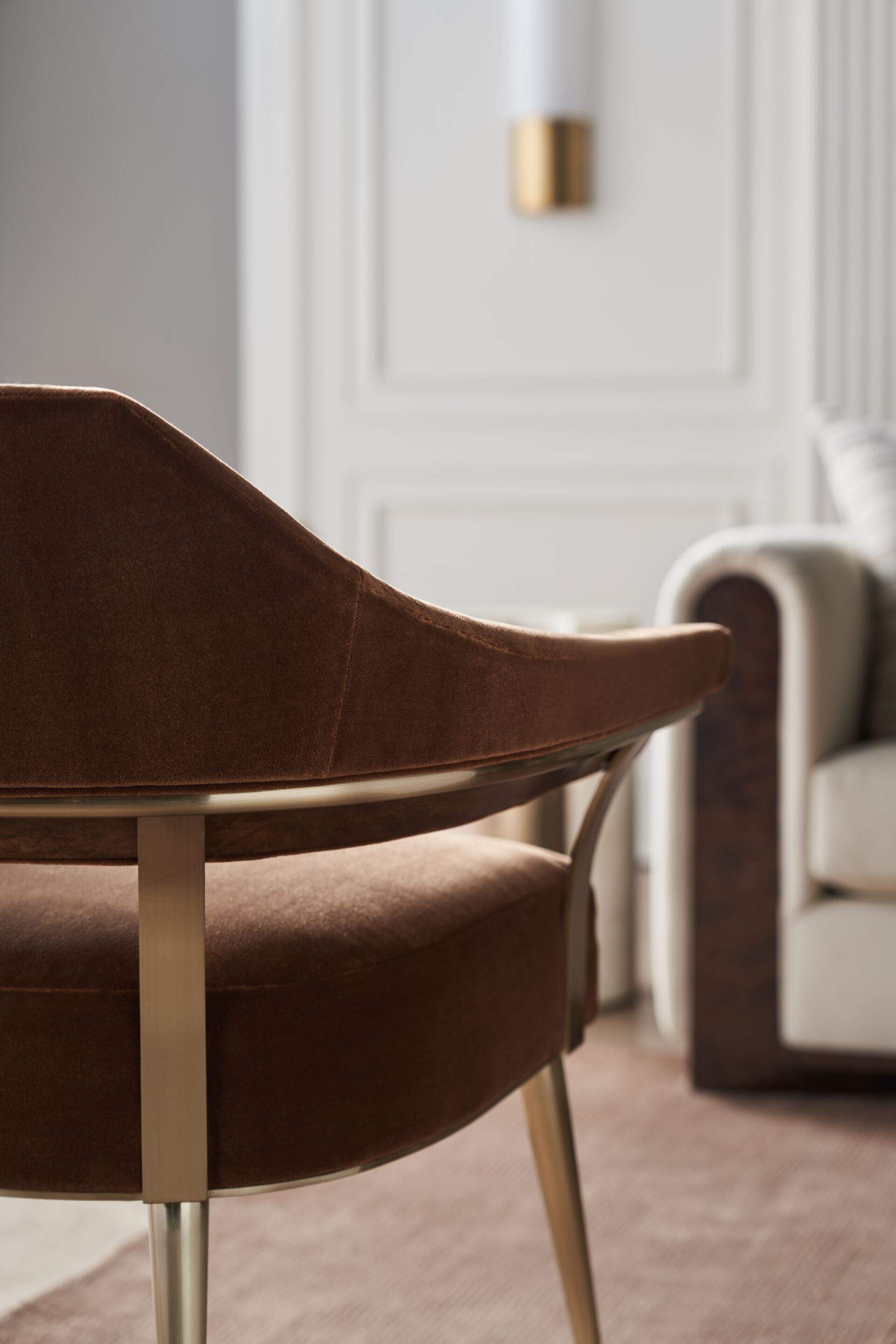 Кресло из мохера с открытой спинкой и подлокотниками Caracole LOUISETTE ARCH-00142285 - Вид №2