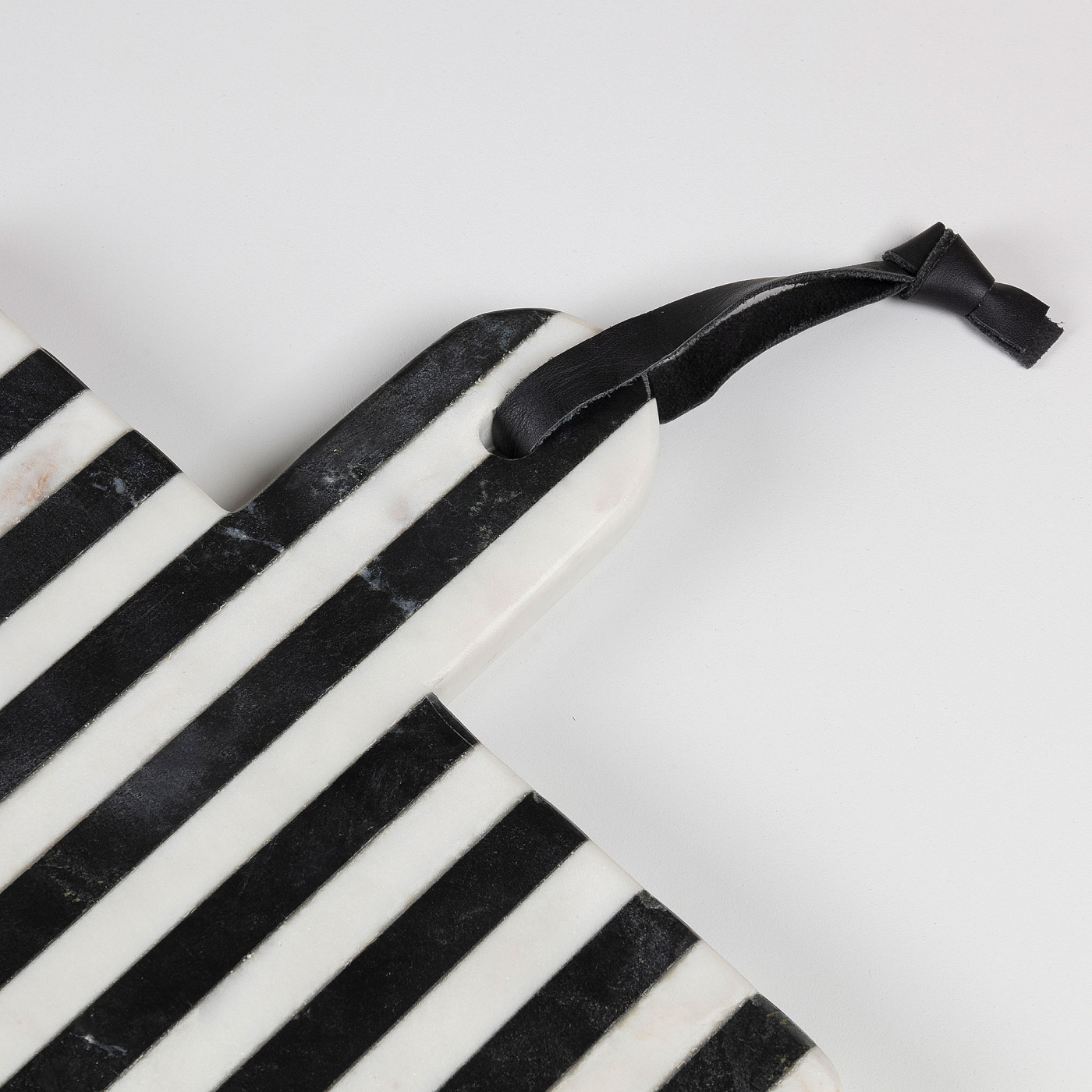 067395 Доска разделочная черный и белый мрамор La Forma Bergman  - Вид №1