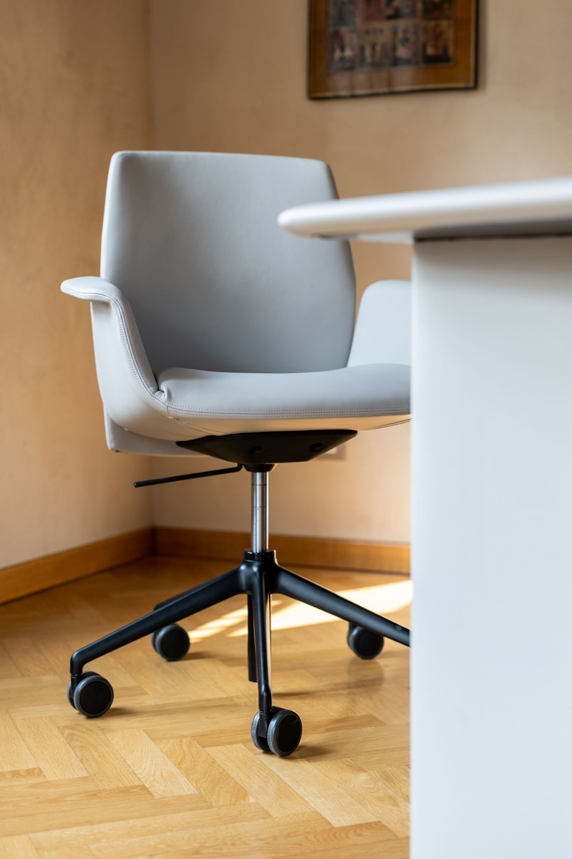 5-спицевое кожаное вращающееся офисное кресло с подлокотниками Poltrona Frau офис-конференц-кресла ARCH-00040922 - Вид №2