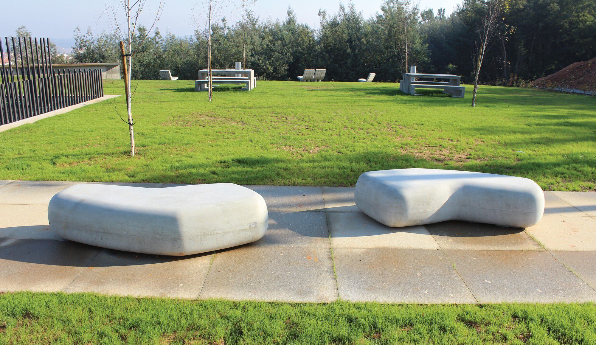 Изогнутая бетонная скамья amop Matadi ARCH-00080117 - Вид №1