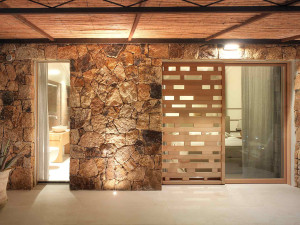 Деревянная распашная оконная дверь с двойным остеклением