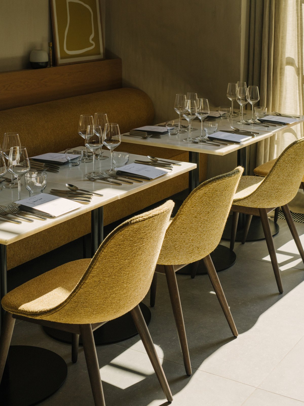 9395002-01BC08ZZ MENU Боковой обеденный стул Harbour, деревянная основа, обитый Темный мореный дуб | Мох 0022  - Вид №7