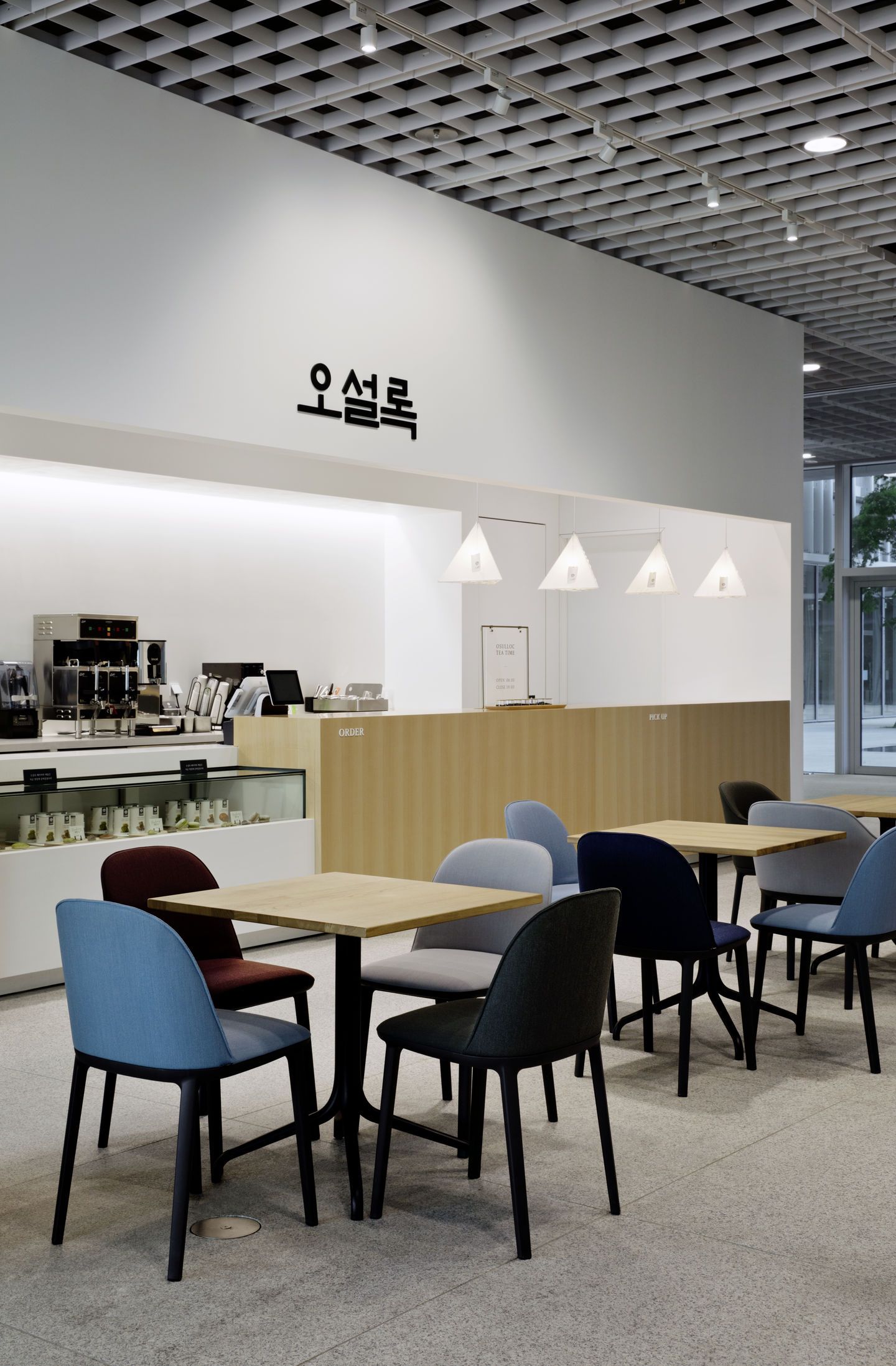 Квадратный стол со стальным основанием и деревянной столешницей VITRA Belleville Table ARCH-00073335 - Вид №3