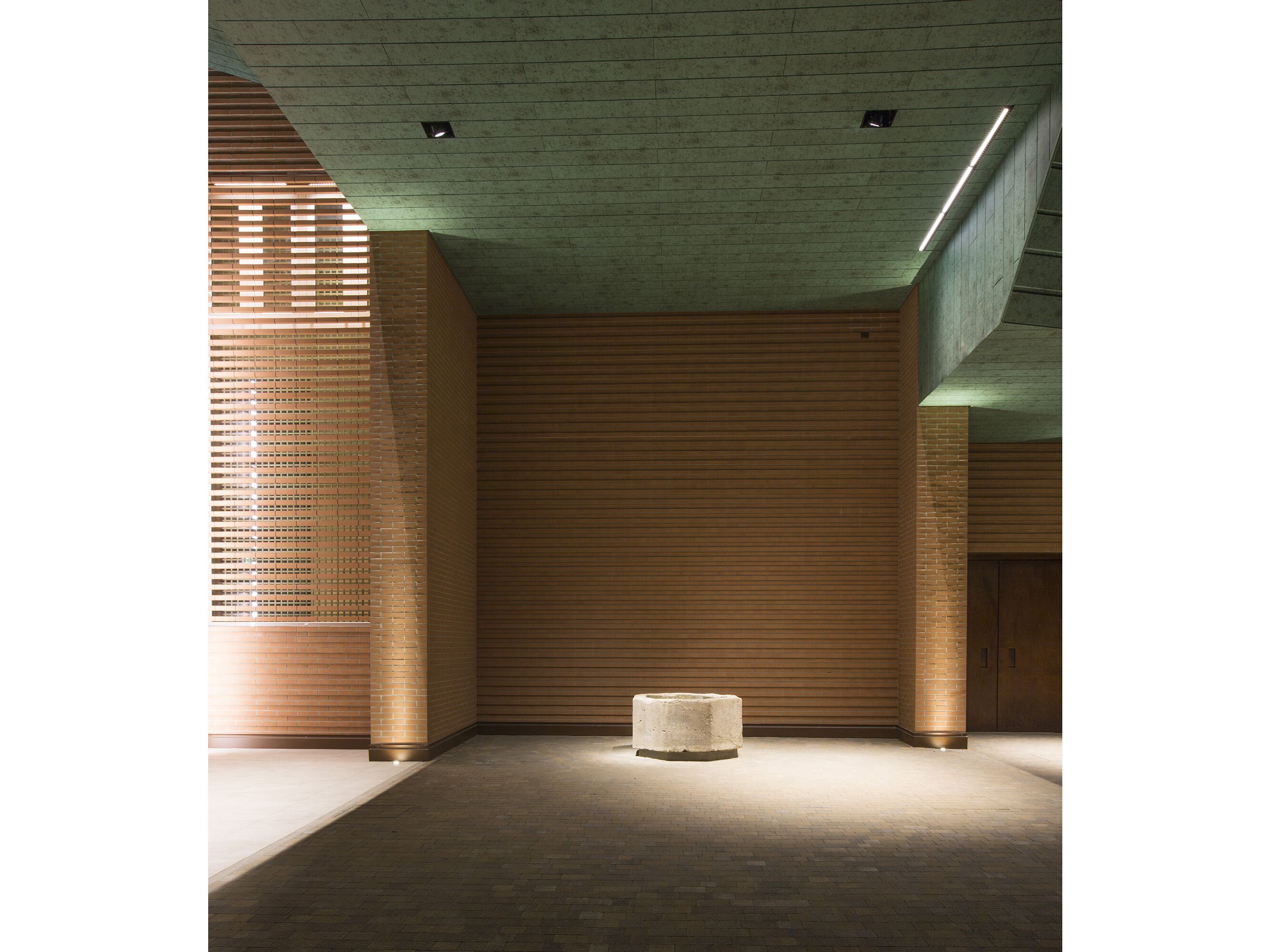 Алюминиевый потолочный линейный профиль освещения Platek Mini Corniche ARCH-00100763 - Вид №1