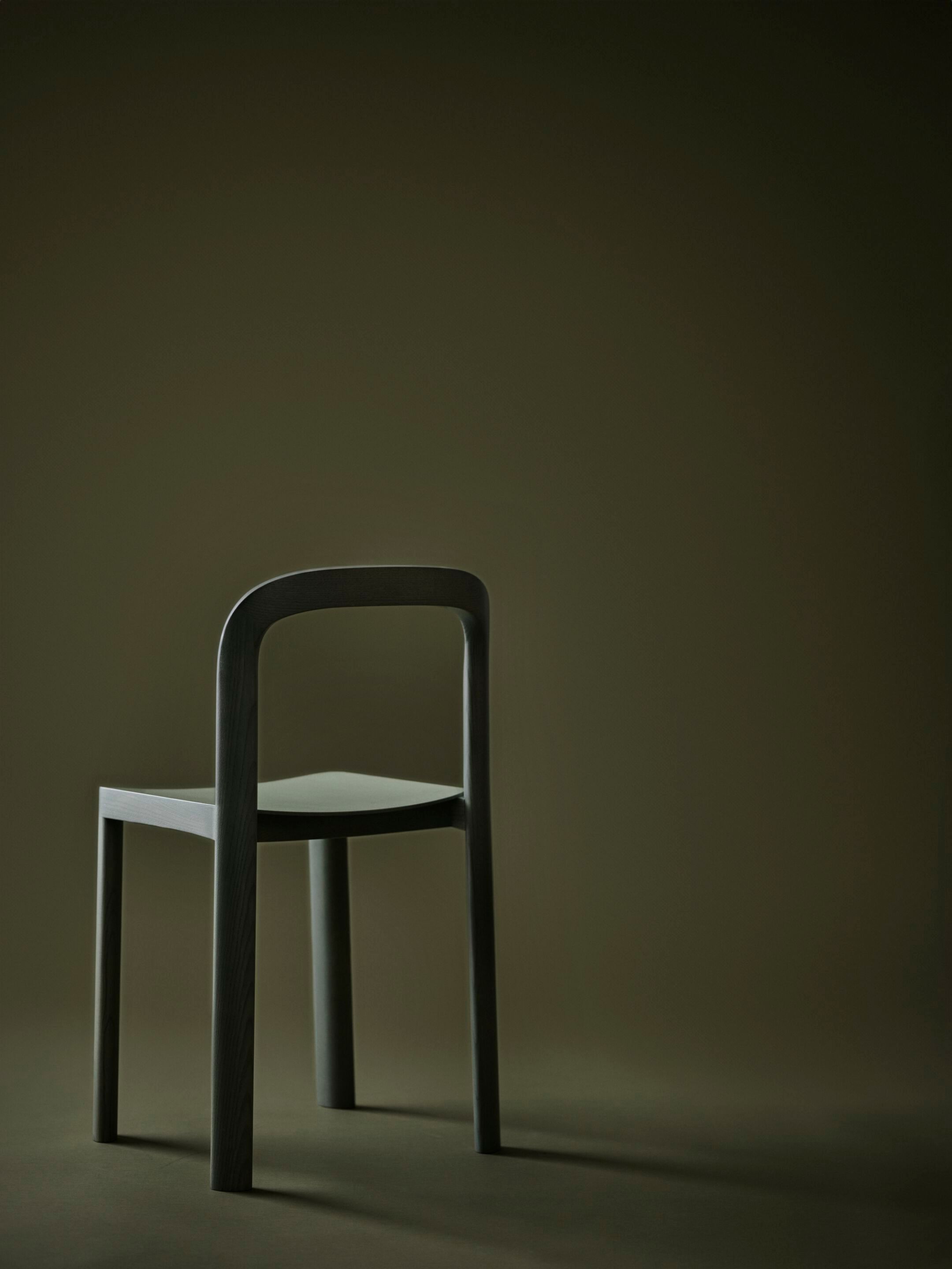 Стул без подлокотников с открытой спинкой Karakter RUNDET ARCH-00130562 - Вид №3