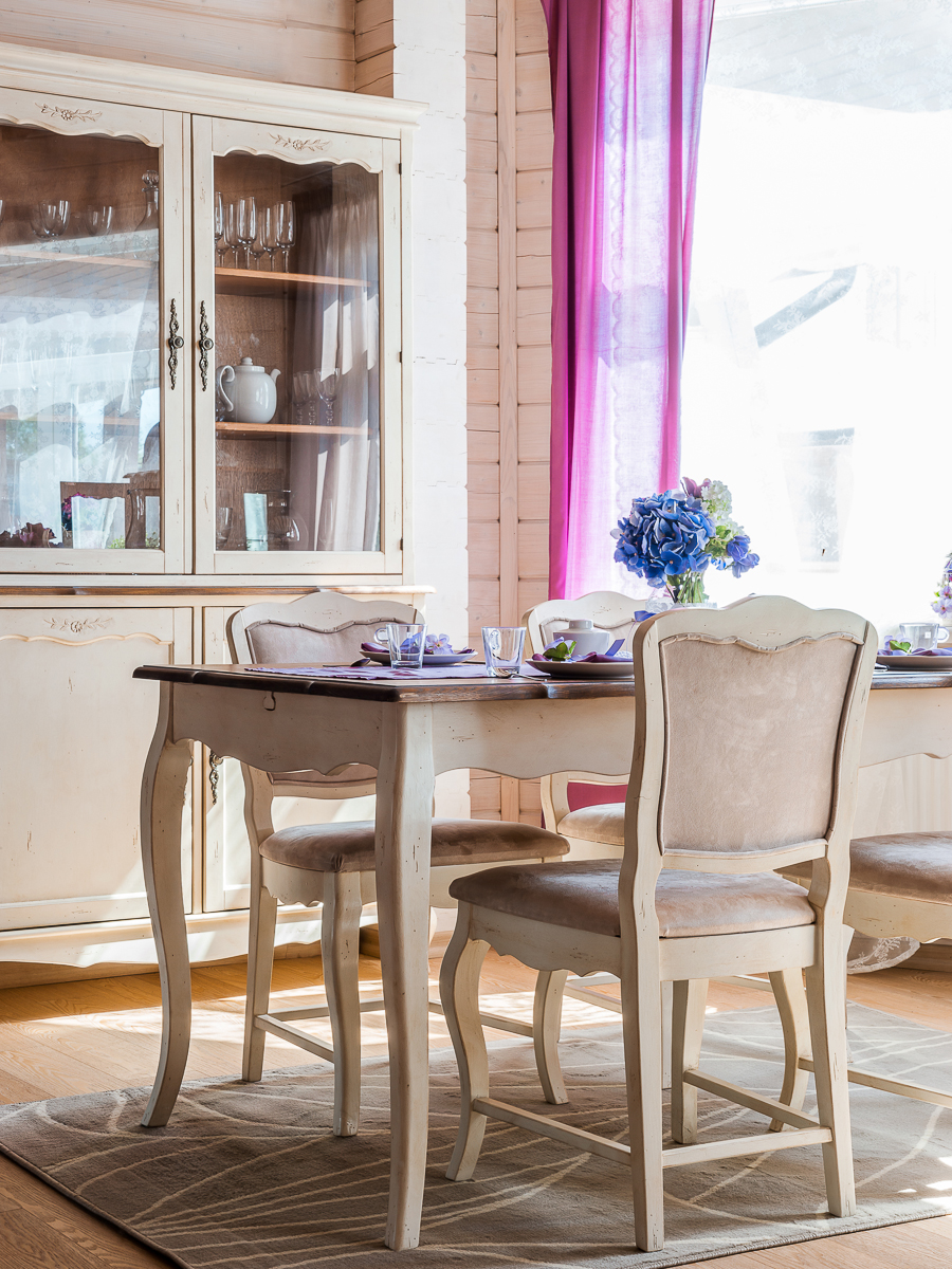 Обеденный стол белый с коричневым топом и гнутыми ножками 140 см Mobilier de Maison ДОМАШНЯЯ ОБСТАНОВКА MOBILIER DE MAISON 017222 Бежевый;белый Santreyd  - Вид №1