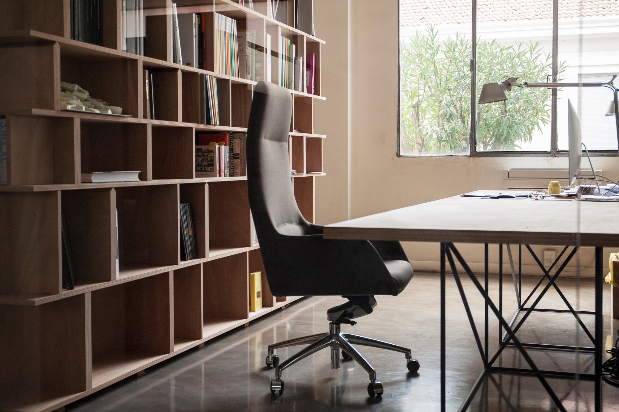 Тканевое вращающееся офисное кресло SITIA Darwin ARCH-00042321 - Вид №3