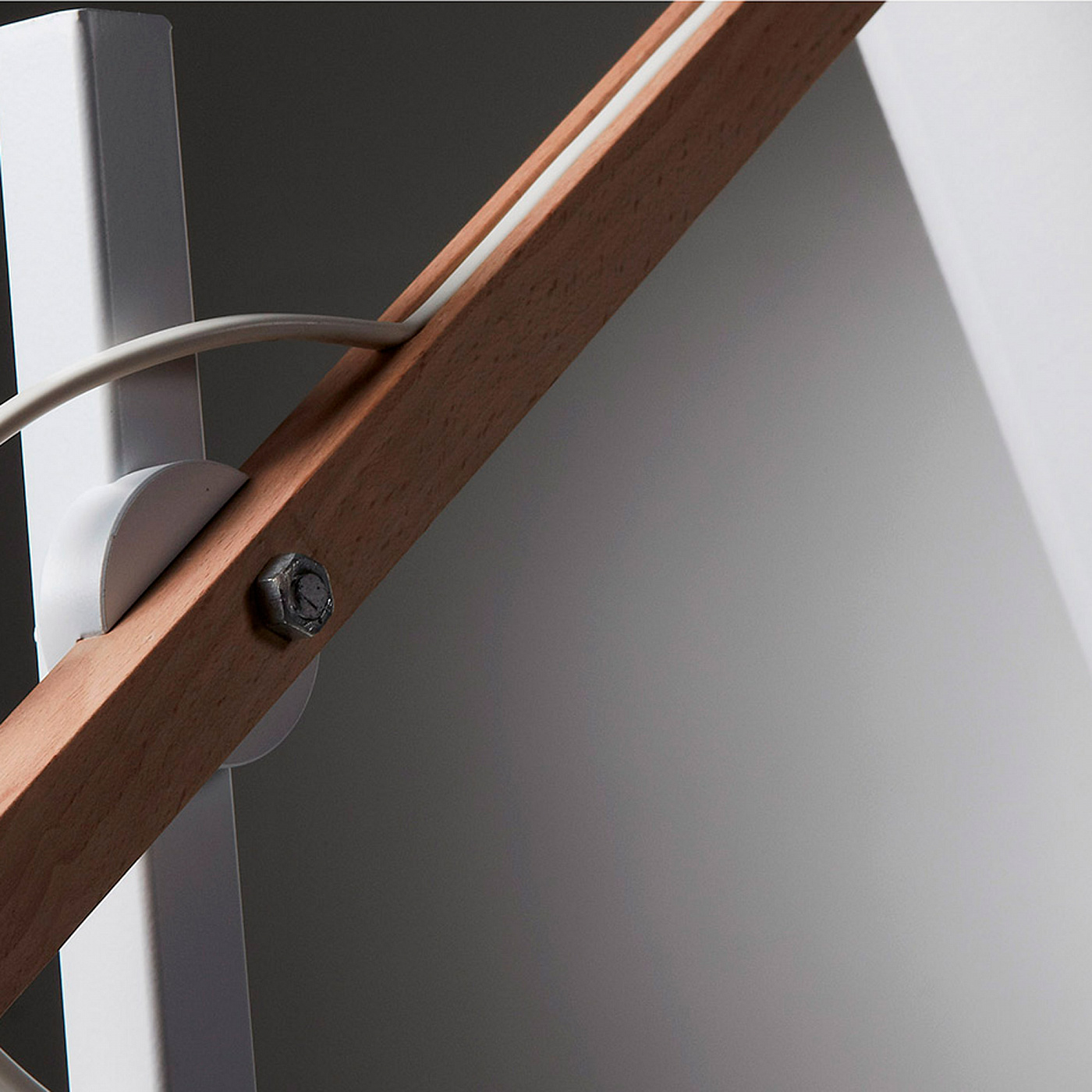 047678 Настольная лампа Jovik белая La Forma Kosta