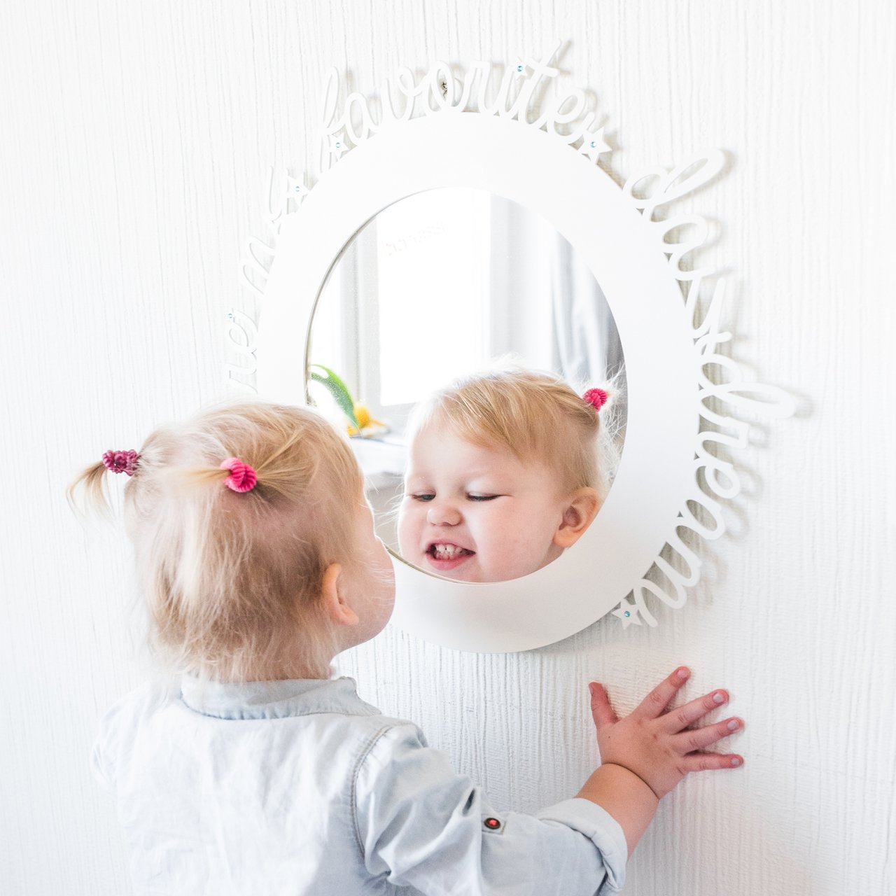 Зеркало белое круглое в раме с надписью Daydream BONESSI НАСТЕННОЕ ЗЕРКАЛО 049451 Белый  - Вид №1