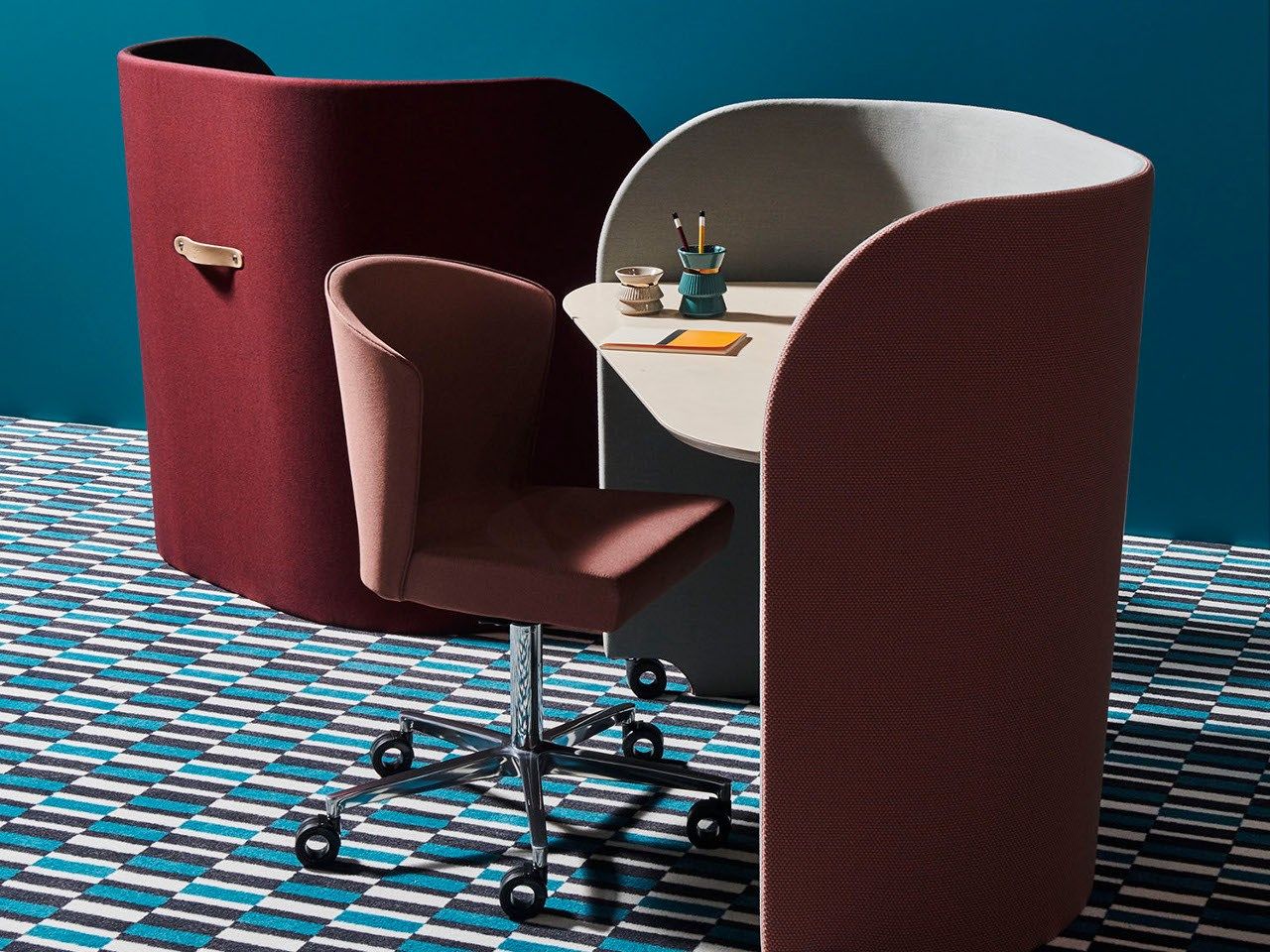 Стол на колесах со звукопоглощающими перегородками Cider Edition ROLLING DESK ARCH-00096489 - Вид №1