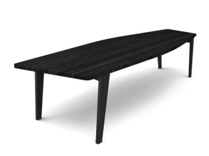 Деревянный обеденный стол