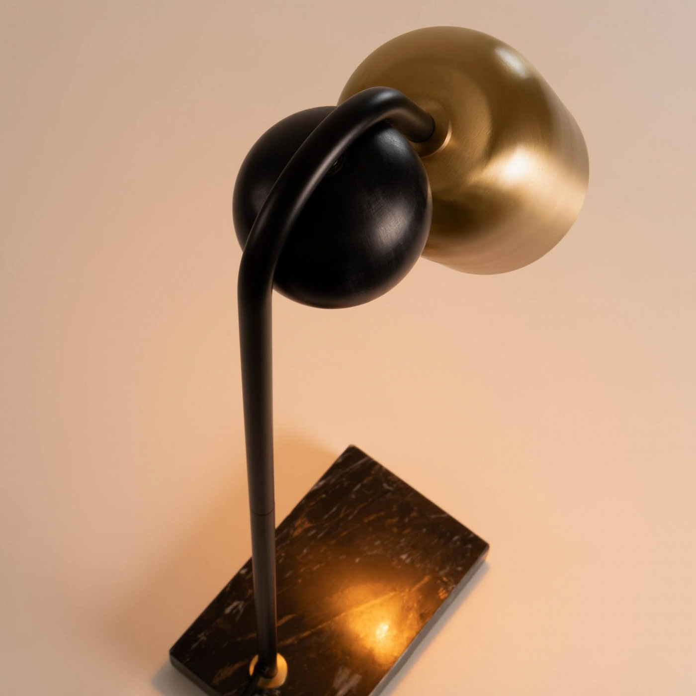 083811 Настольная лампа La Forma Natsumi 