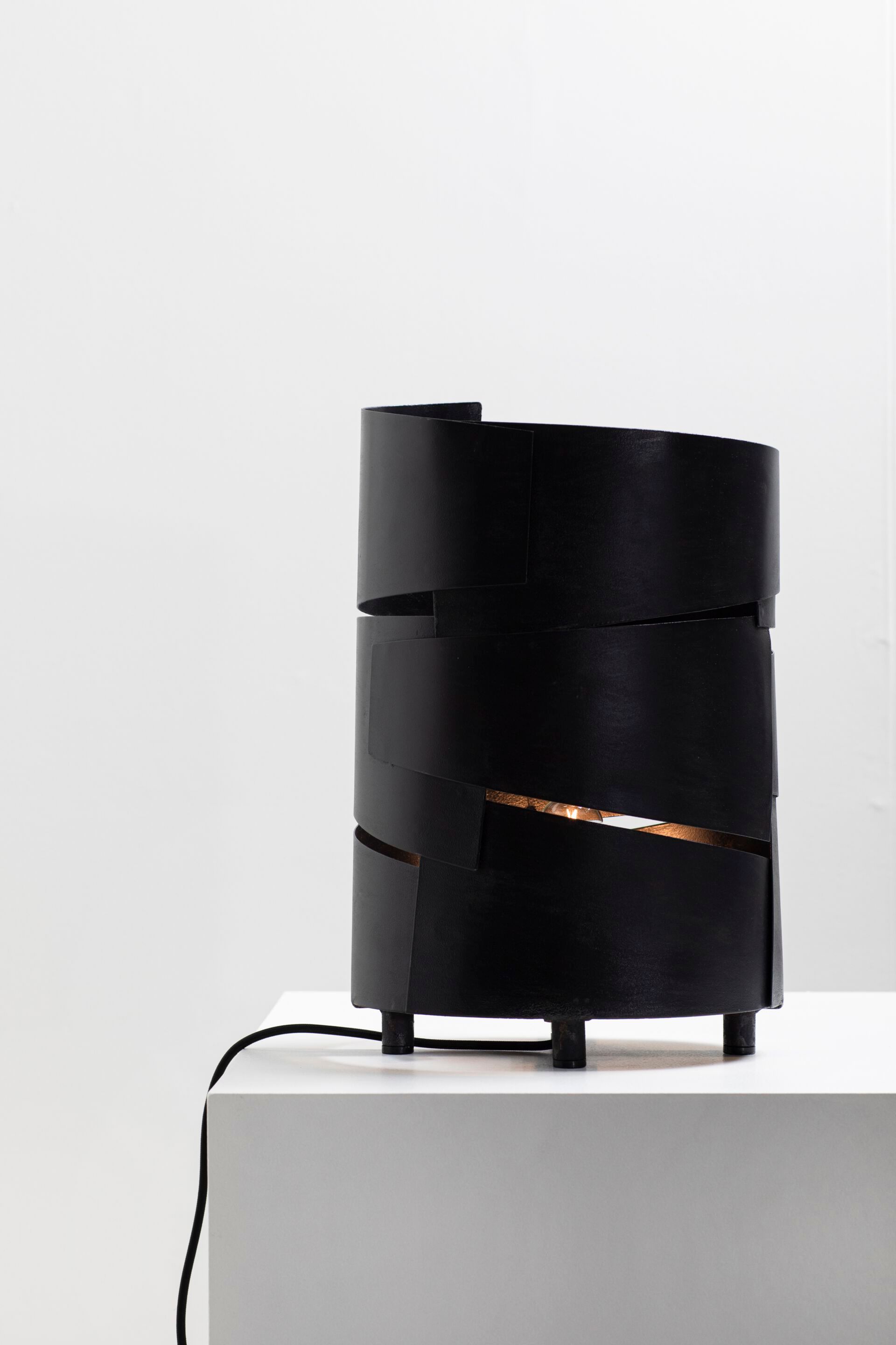 Стальная настольная лампа Serax Metal sculptures ARCH-00104029 - Вид №1