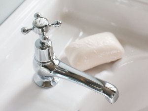 Смеситель для раковины с 2 отверстиями