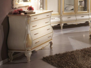 Комод из массива дерева со встроенными ручками