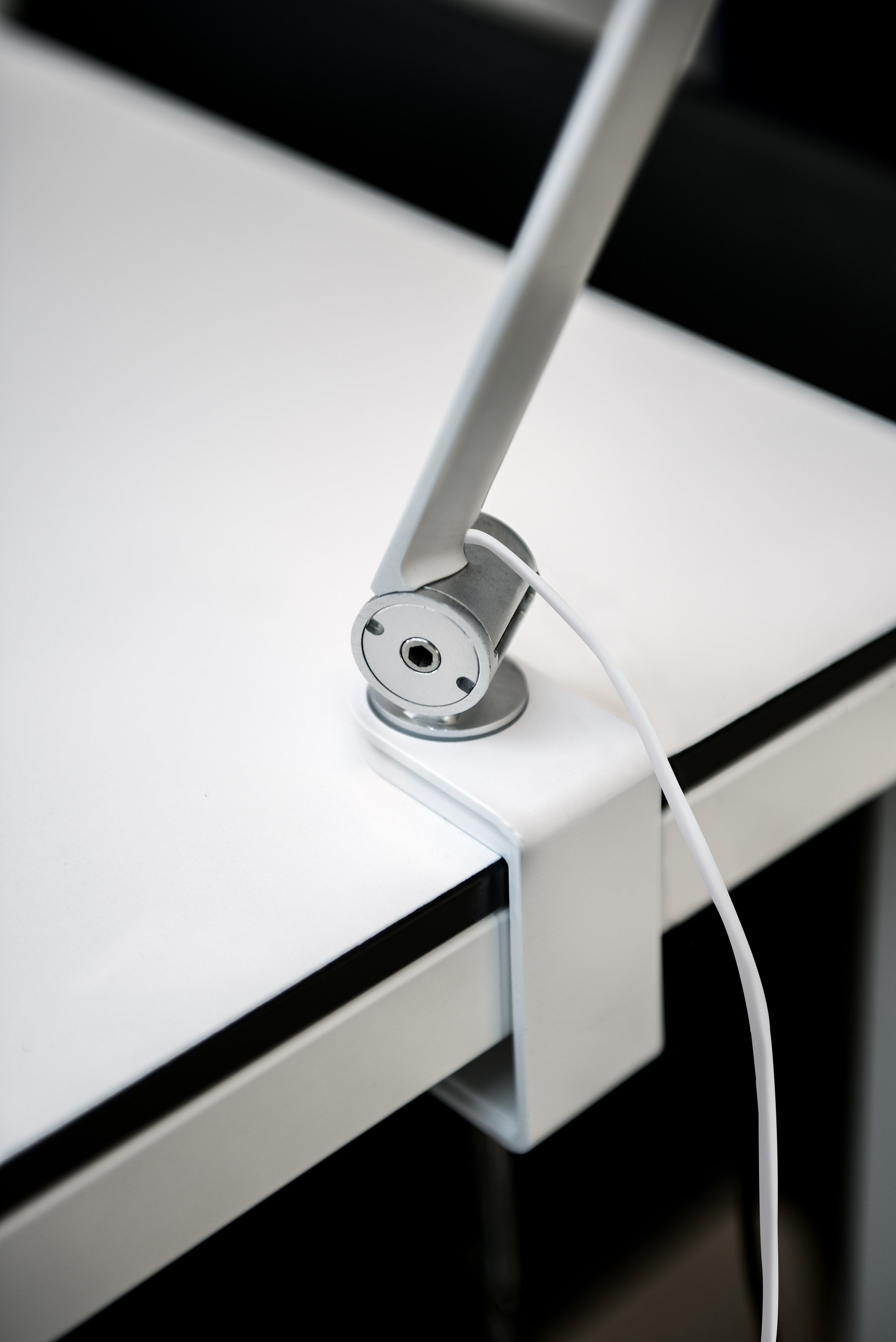 Регулируемая светодиодная настольная лампа с зажимом NJP ARCH-00060703 - Вид №1