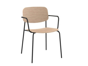 Деревянный стул с подлокотниками