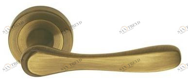 Pasini Ручка из латуни на розетке  3321 